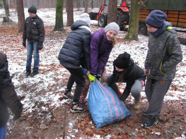 Dokarmiamy zwierzęta leśne – 16.12.2017r.  - 