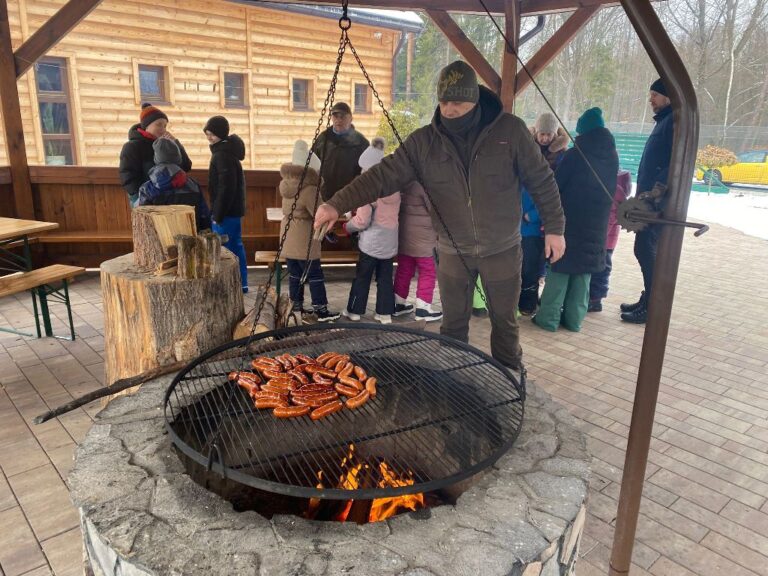 Akcja charytatywno – edukacyjna „Pomagamy zwierzętom przetrwać zimę”  - 
