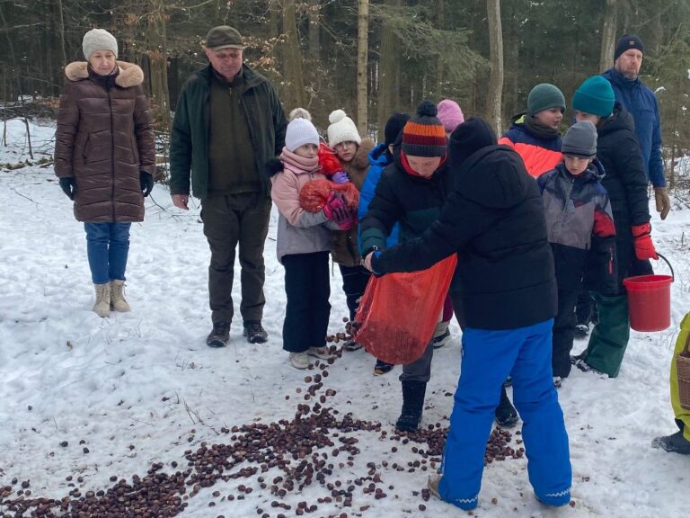 Akcja charytatywno – edukacyjna „Pomagamy zwierzętom przetrwać zimę”  - 