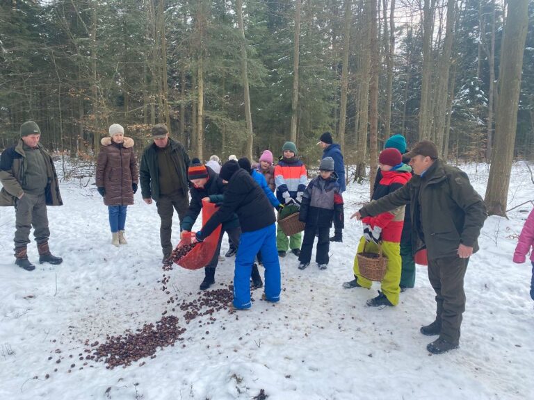 Akcja charytatywno – edukacyjna „Pomagamy zwierzętom przetrwać zimę”  - 
