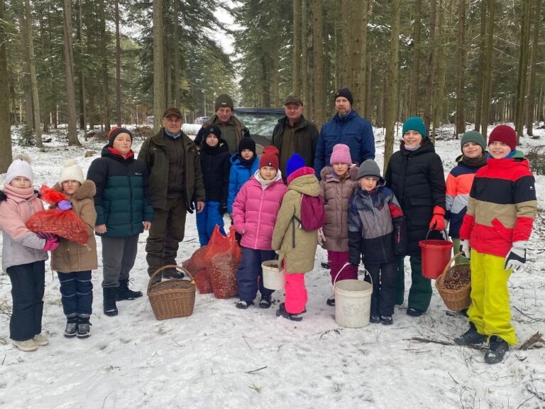 Akcja charytatywno – edukacyjna „Pomagamy zwierzętom przetrwać zimę”  - 